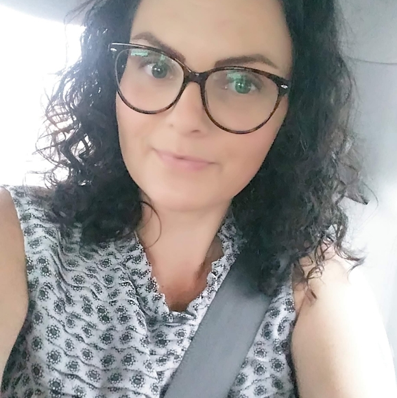 Meet your Posher, Jenn - Picture 1 of 1